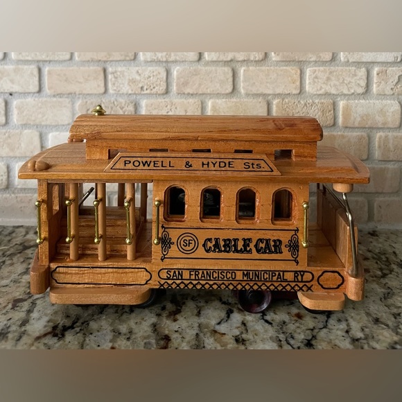 Powell & Hyde Wooden Cable Car Music Box - Picture 1 of 10